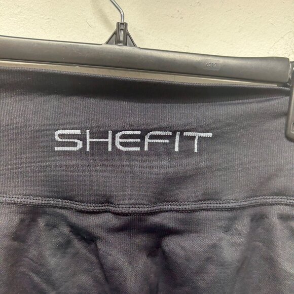 Shefit Medium Black High-Waisted Capri Leggings textured Detailing workout - Picture 3 of 9